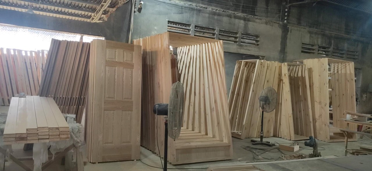 Xưởng sản xuất cửa gỗ công nghiệp tại hcm